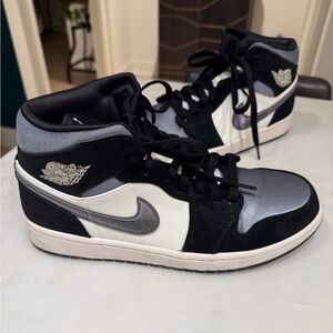 Air Jordan 1 Mid SE Satin Grey Sneakers